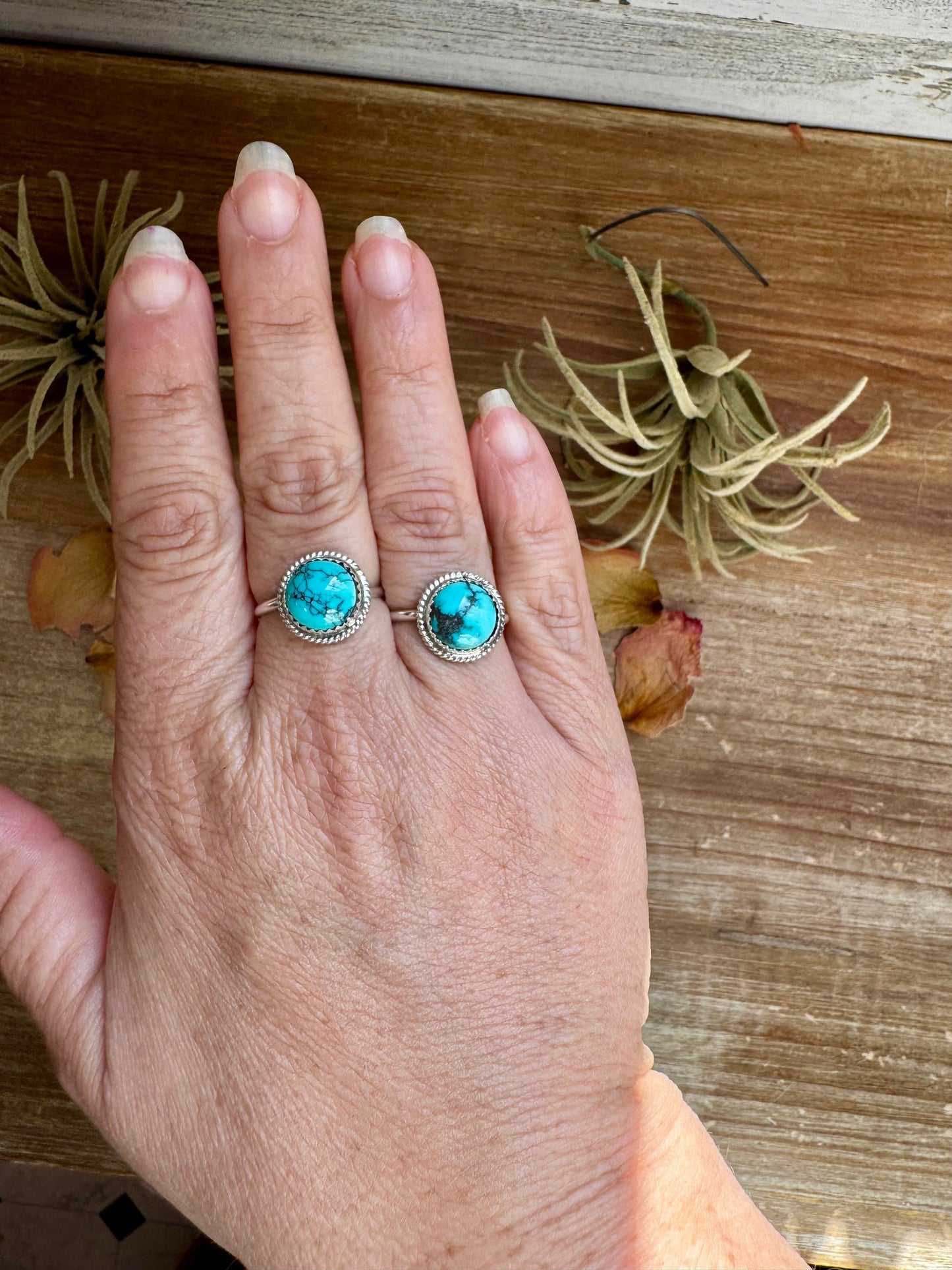 Round Kingman Turquoise Ring – Sterling Silver by Esther White, Navajo Handmade (Size 8.5)