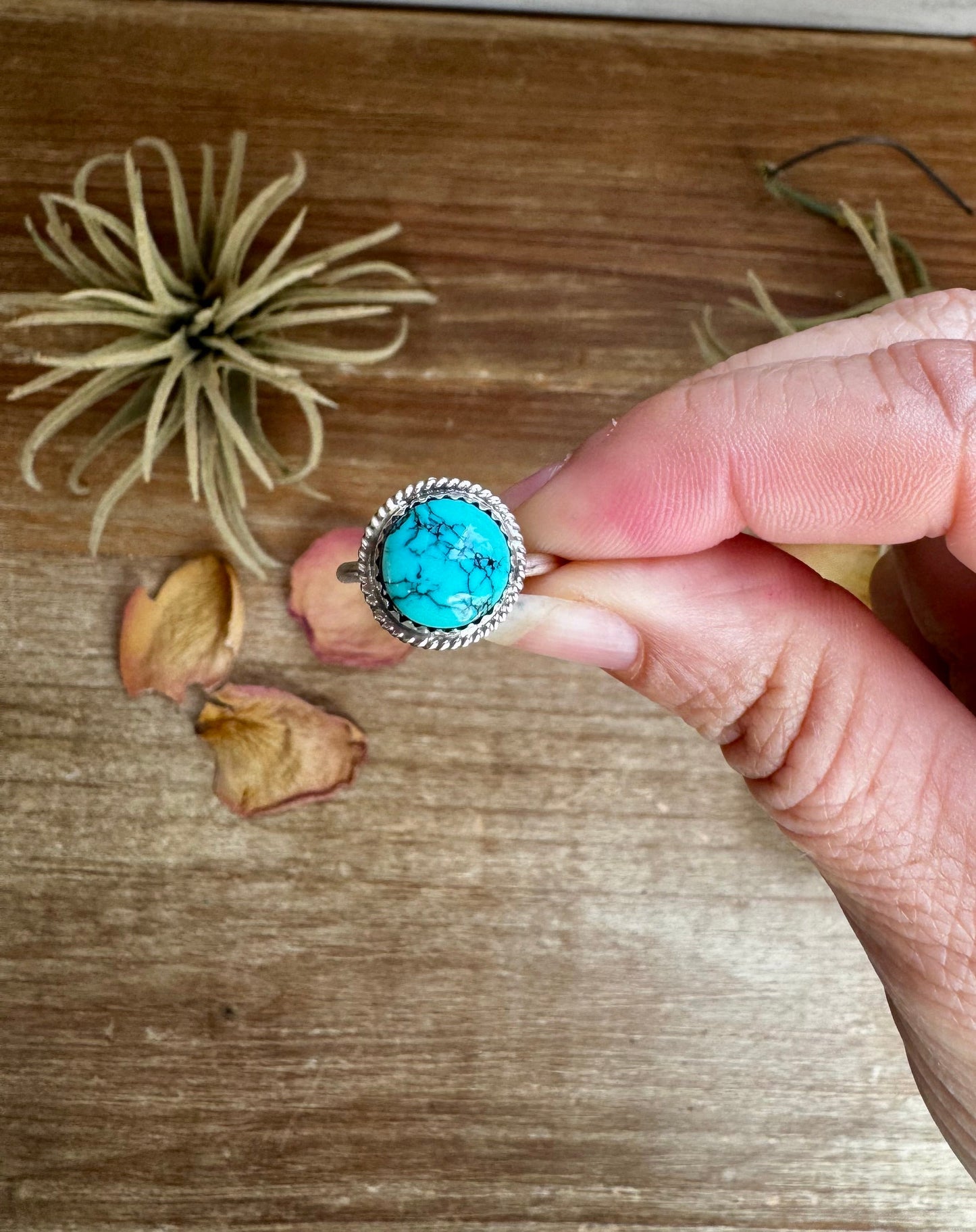 Round Kingman Turquoise Ring – Sterling Silver by Esther White, Navajo Handmade (Size 8.5)